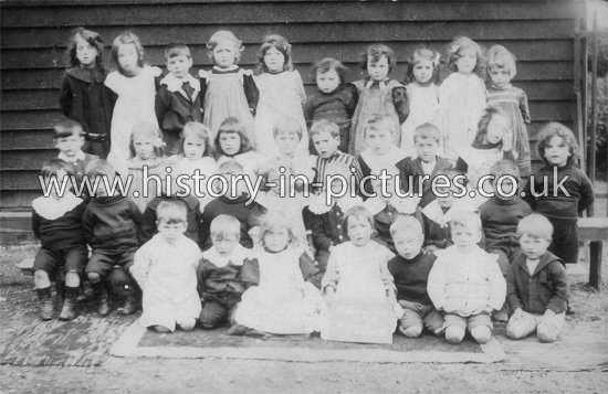 class Photo, Schhol, tollesbury, Essex. c.1906.
